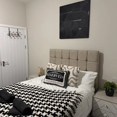 Апарт-отель Warwick Spaces