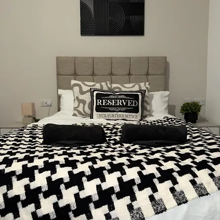 Warwick Spaces Апарт-отель