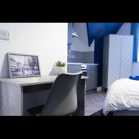 Warwick Spaces Апарт-отель