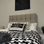 Warwick Spaces Apart-hotel *