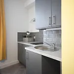 Apart-hotel Warwick Spaces *